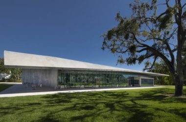 BIM建筑|仿佛在炎阳中慢慢熔化:迈阿密年夜学建筑学院-BIM建筑网