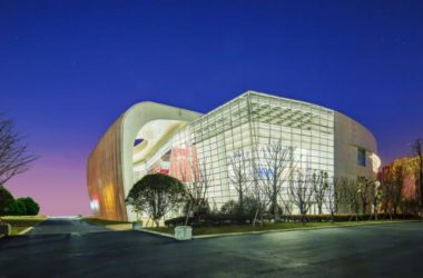 BIM建筑|宛若晶莹剔透的灯笼花瓣包裹花蕊:重庆房地产职业学院藏书楼 / 湃昂国际建筑设计参谋-BIM建筑网
