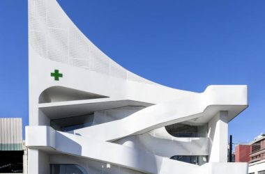 BIM建筑|波浪与白帆的奏歌:Mole药房 / KLab Architecture-BIM建筑网