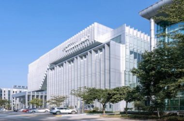BIM建筑|是曲活动,展示科技感:广州白云国际机场综合信息年夜楼 / 武汉中合元创立筑设计-BIM建筑网