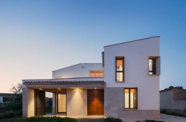BIM建筑|错落景窗勾勒出一幅幅山野风景画:MM住宅 / Salvà Ortín Arquitectes-BIM建筑网