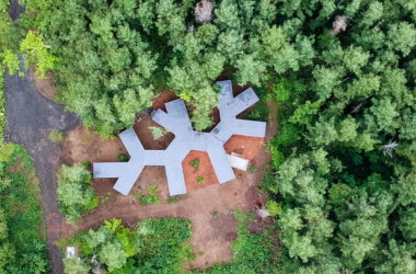 BIM建筑|北海道森林小屋,延伸的“触角” / Florian Busch Architects-BIM建筑网