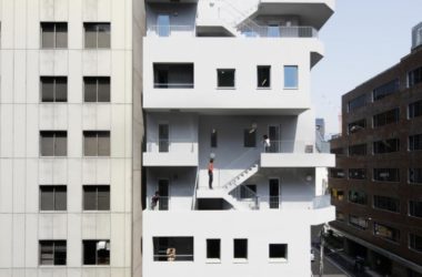 BIM建筑|荒川大厦,交叠楼梯以纯“凹造型”的居住办公大厦 / 日建设计-BIM建筑网