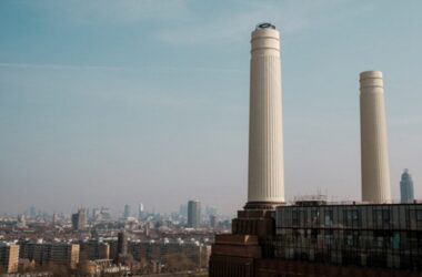 BIM建筑|巴特西电站在“世界最著名烟囱”内推出玻璃电梯-BIM建筑网