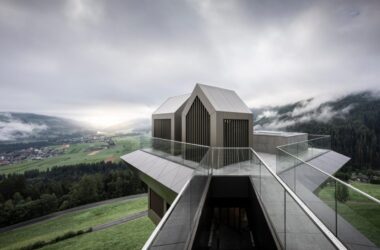 BIM建筑|“倒挂”建筑,Hubertus 酒店扩建 / noa*-BIM建筑网
