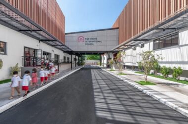 BIM建筑|德拉克斯工作室将工业建筑改建为红楼学校-BIM建筑网