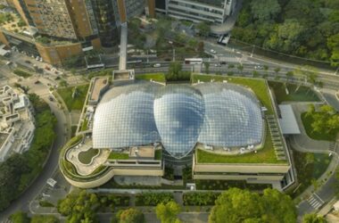 BIM建筑|萨夫迪在圣保罗医疗中心设计玻璃中庭拱顶-BIM建筑网